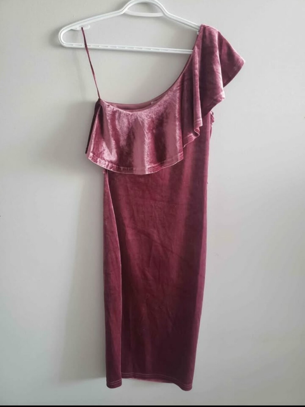 One-Shoulder Velvet Ruffle Midi Dress in Dusty Rose